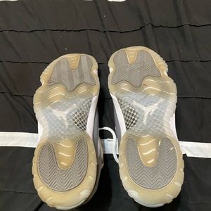 Jordan 11 cool grey mid